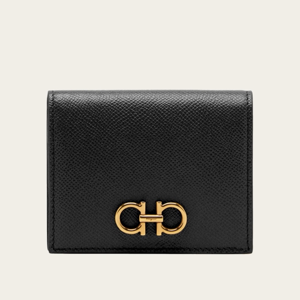 Ferragamo Gancini wallet - EXCELLENT condition.